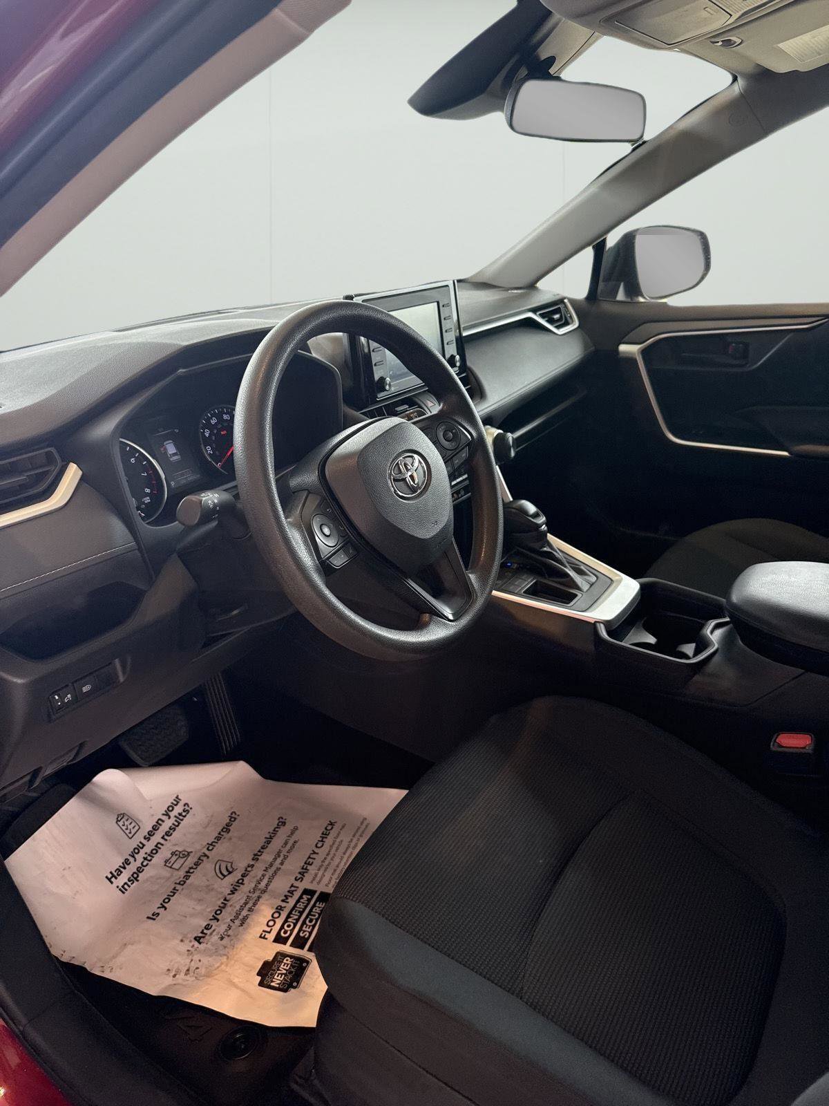 Used 2021 Toyota RAV4 LE image 21