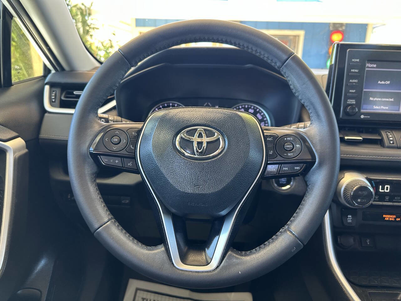 Used 2021 Toyota RAV4 XLE Premium image 19