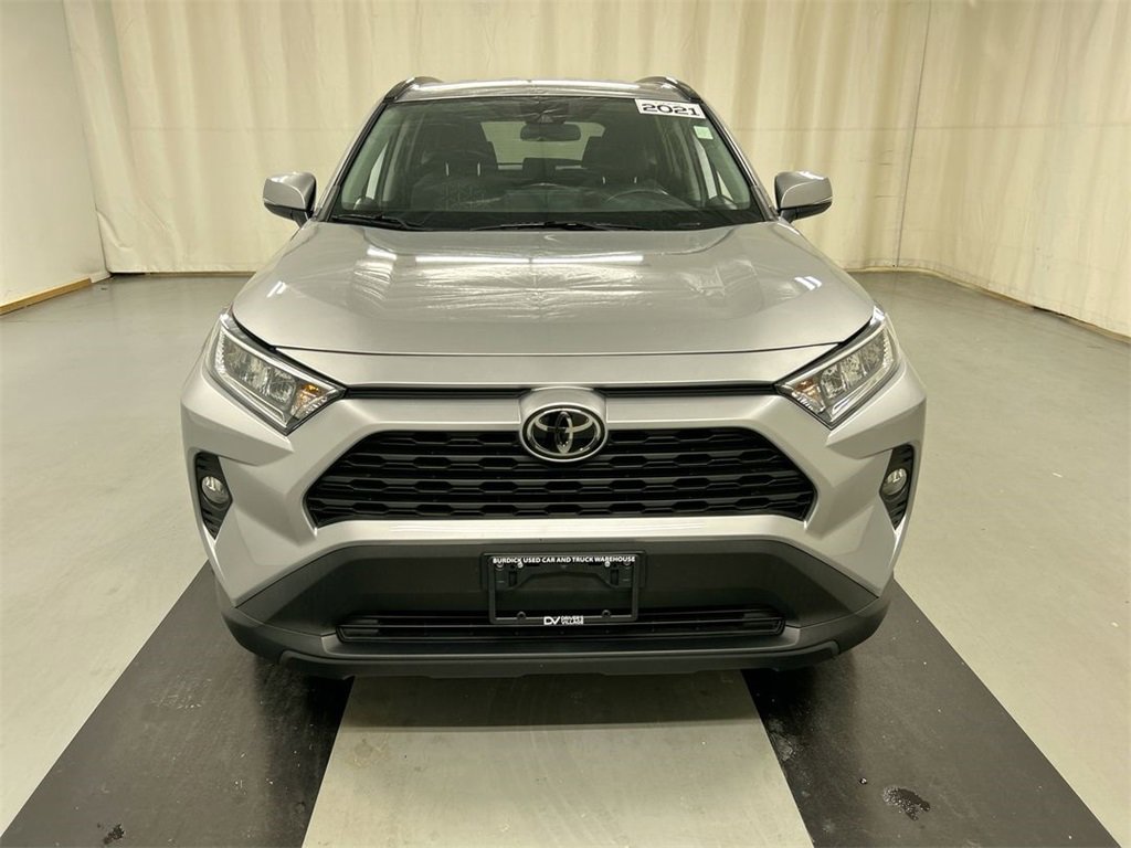 Used 2021 Toyota RAV4 XLE image 3