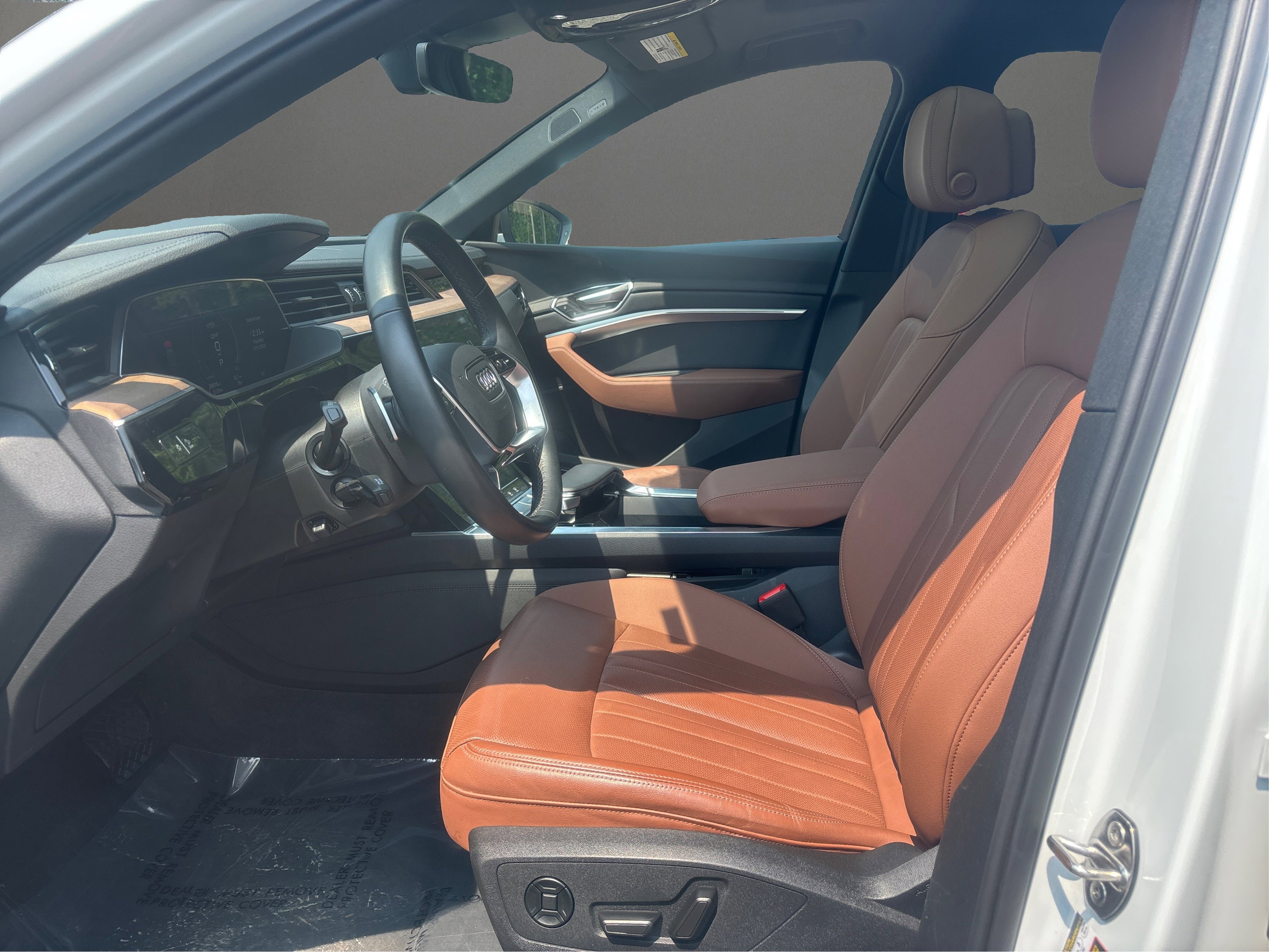 Used 2024 Audi Q8 e-tron Premium Plus w/ Premium Plus Package image 11