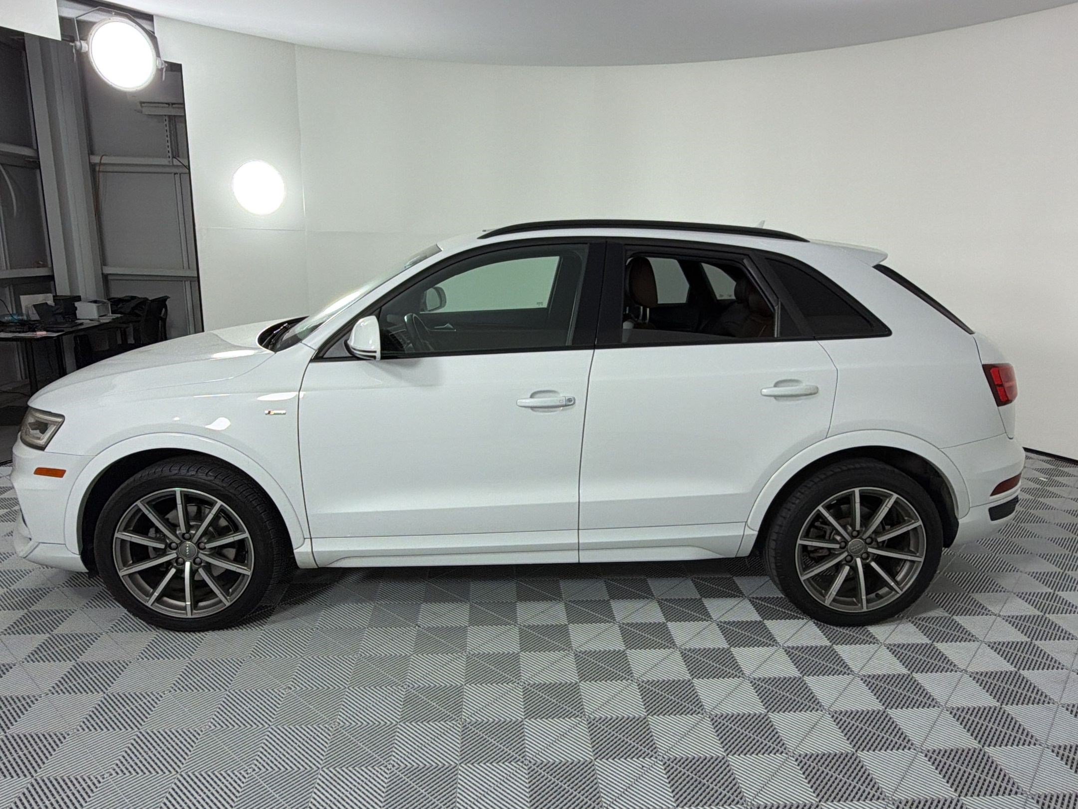 Used 2018 Audi Q3 2.0T Premium Plus w/ Premium Plus Package AWD/4WD image 2