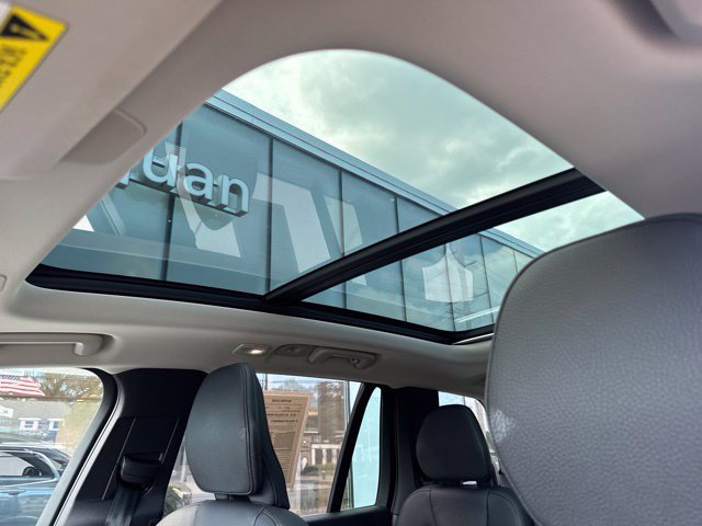Certified 2025 Volvo XC90 T8 Plus AWD/4WD image 27