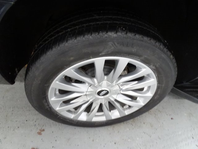 Certified 2023 Cadillac Escalade Premium Luxury image 28