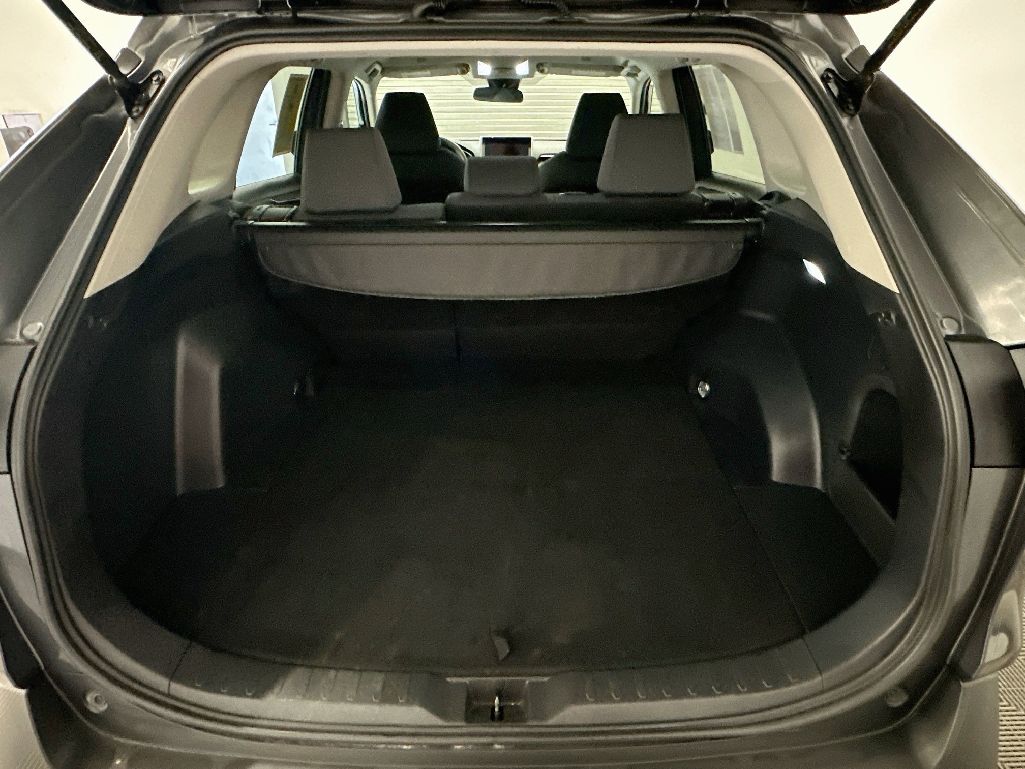 Used 2025 Toyota RAV4 XLE AWD/4WD image 30