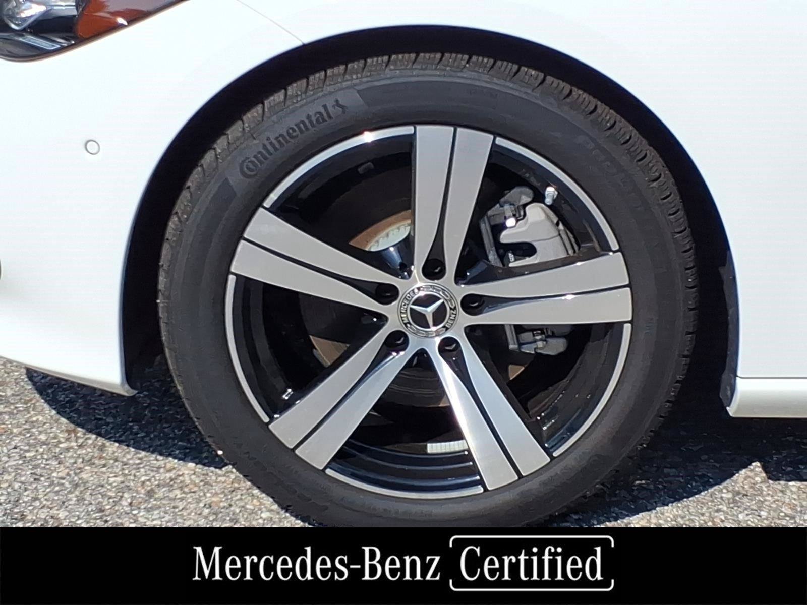 Used 2025 Mercedes-Benz C 300 4MATIC Sedan image 4