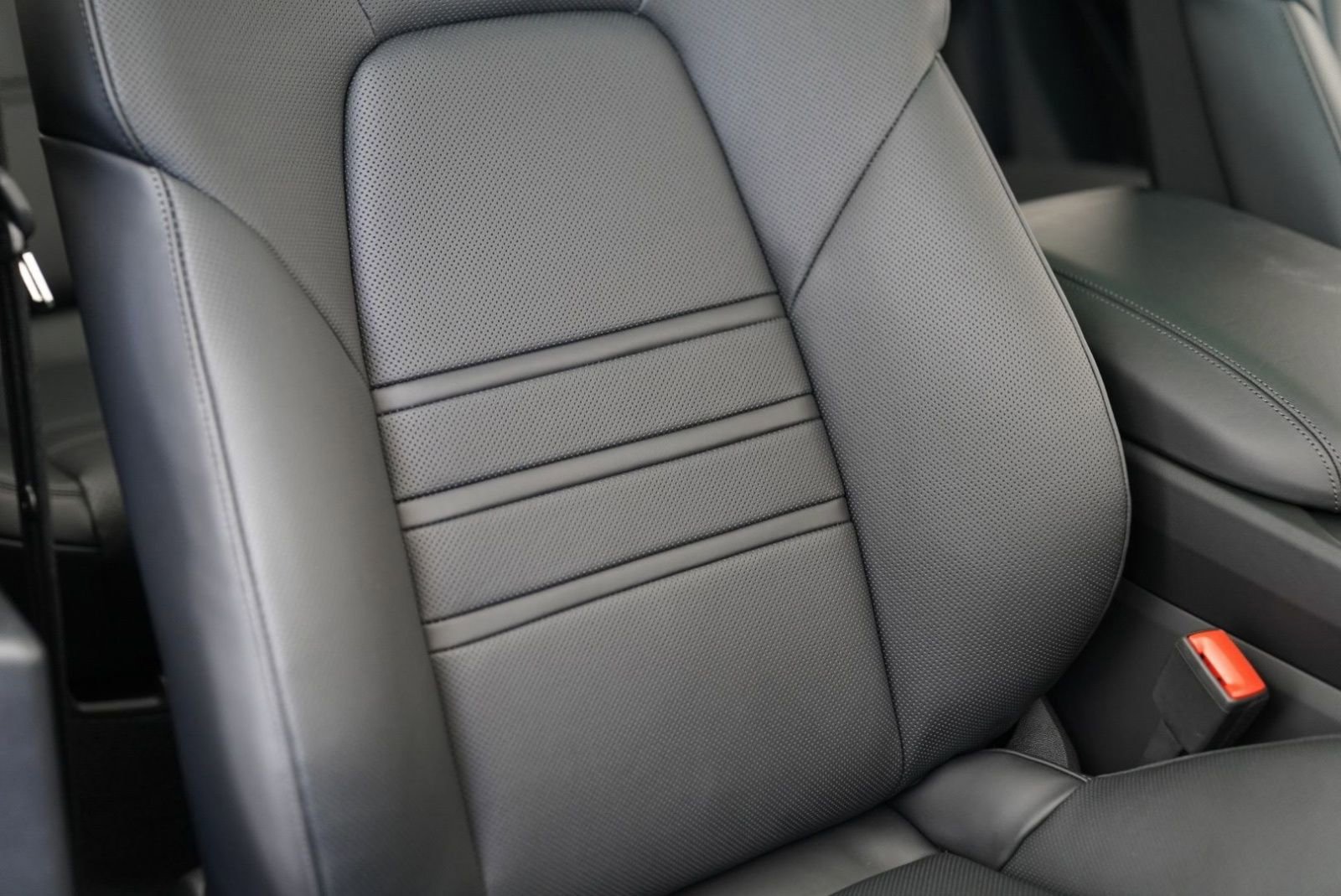 Used 2025 Porsche Cayenne GTS AWD/4WD image 45