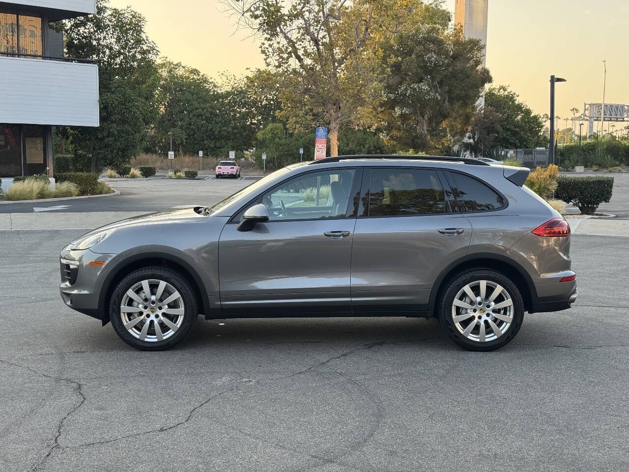Used 2017 Porsche Cayenne S AWD/4WD image 2