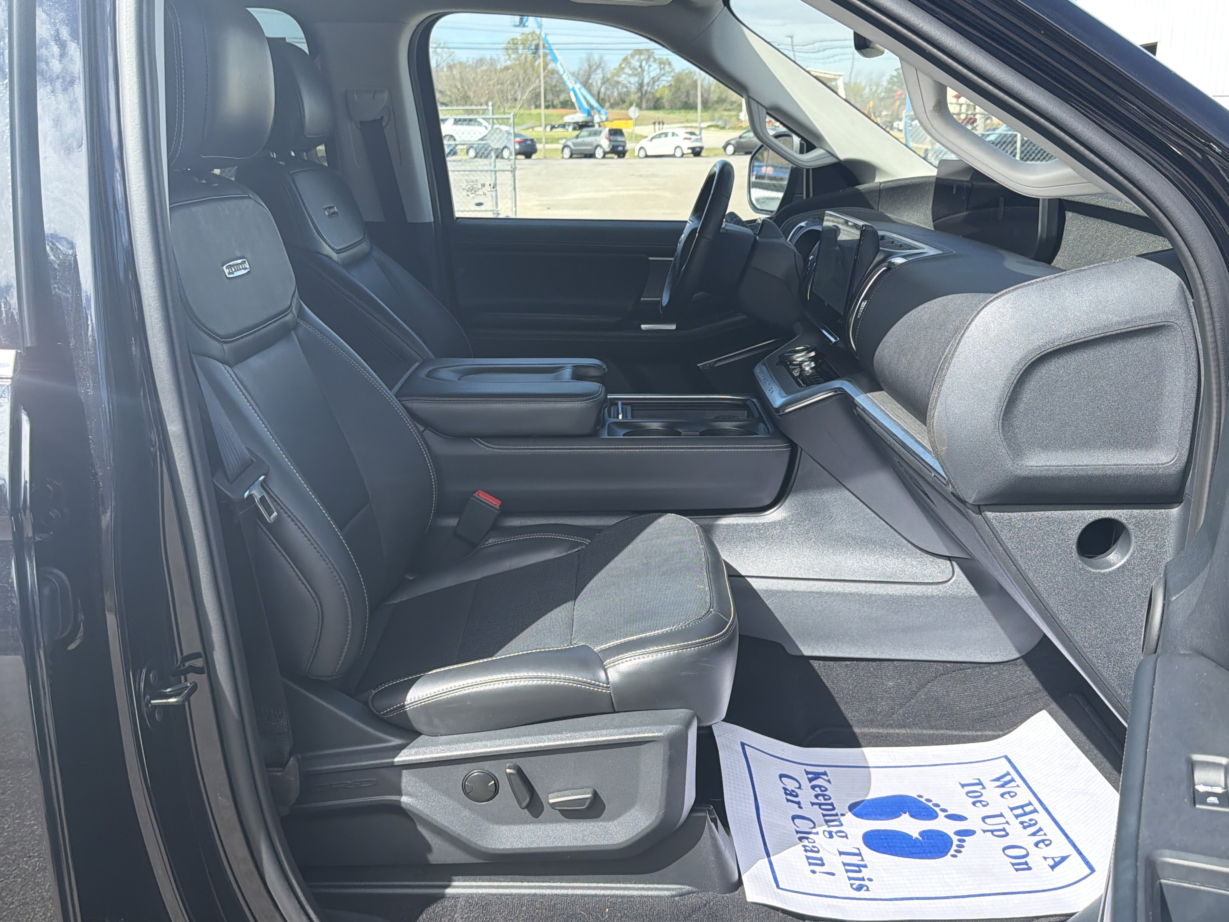 Used 2025 Ford Expedition Platinum image 44