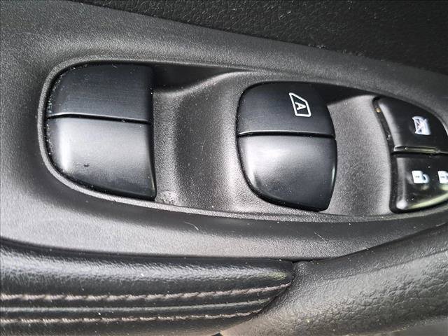 Used 2020 Nissan Rogue S FWD image 11