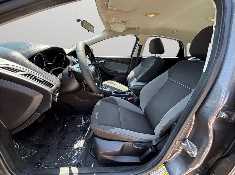 Used 2014 Ford Focus SE FWD image 2