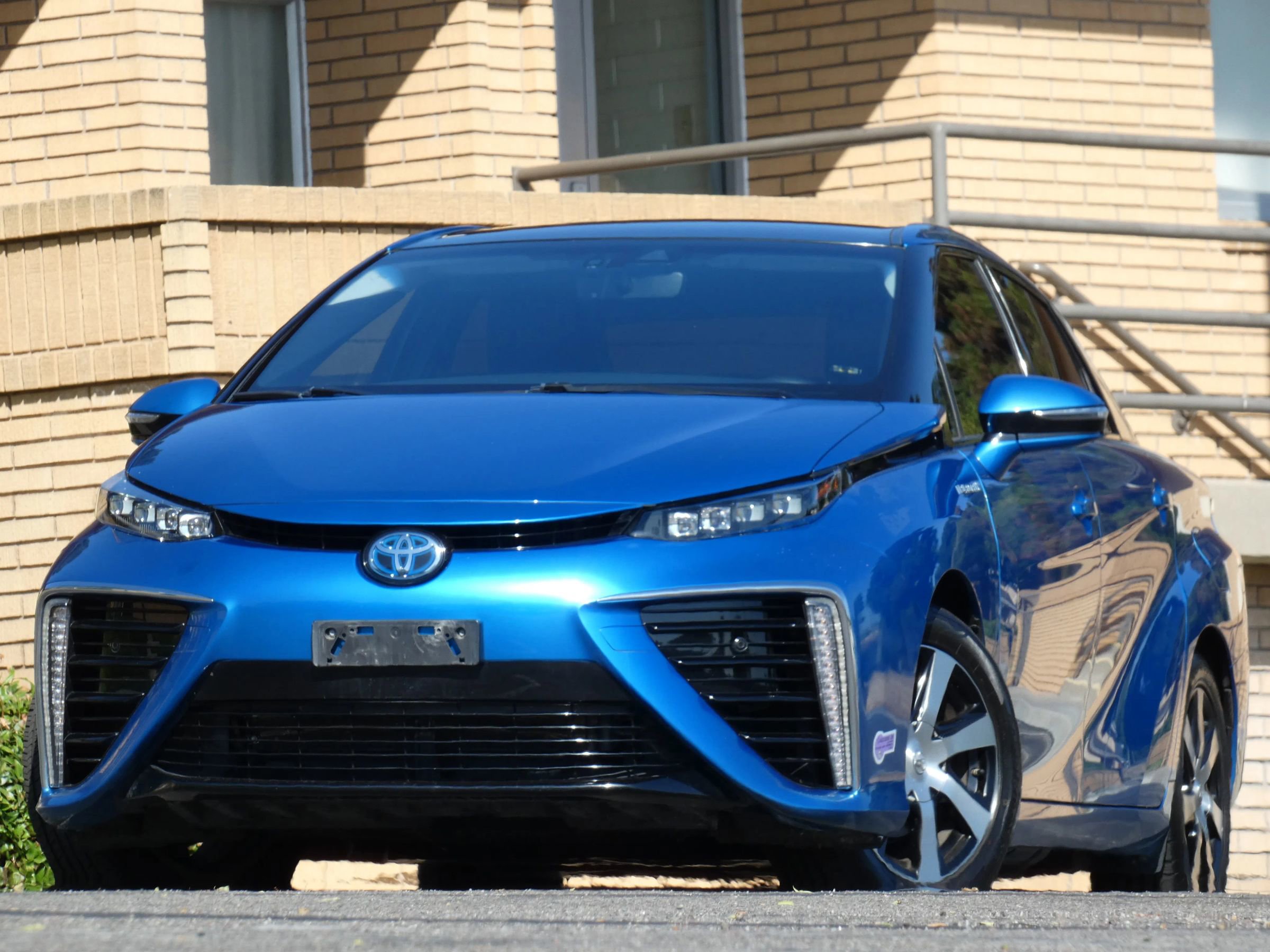 Used 2018 Toyota Mirai image 2