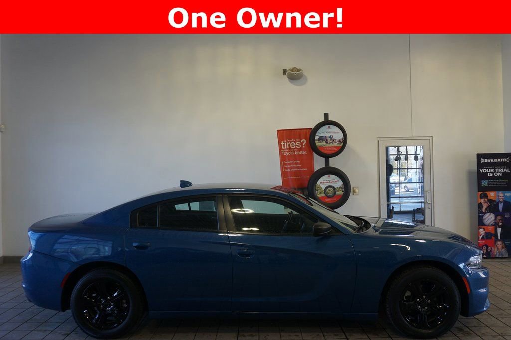 Used 2023 Dodge Charger SXT image 2