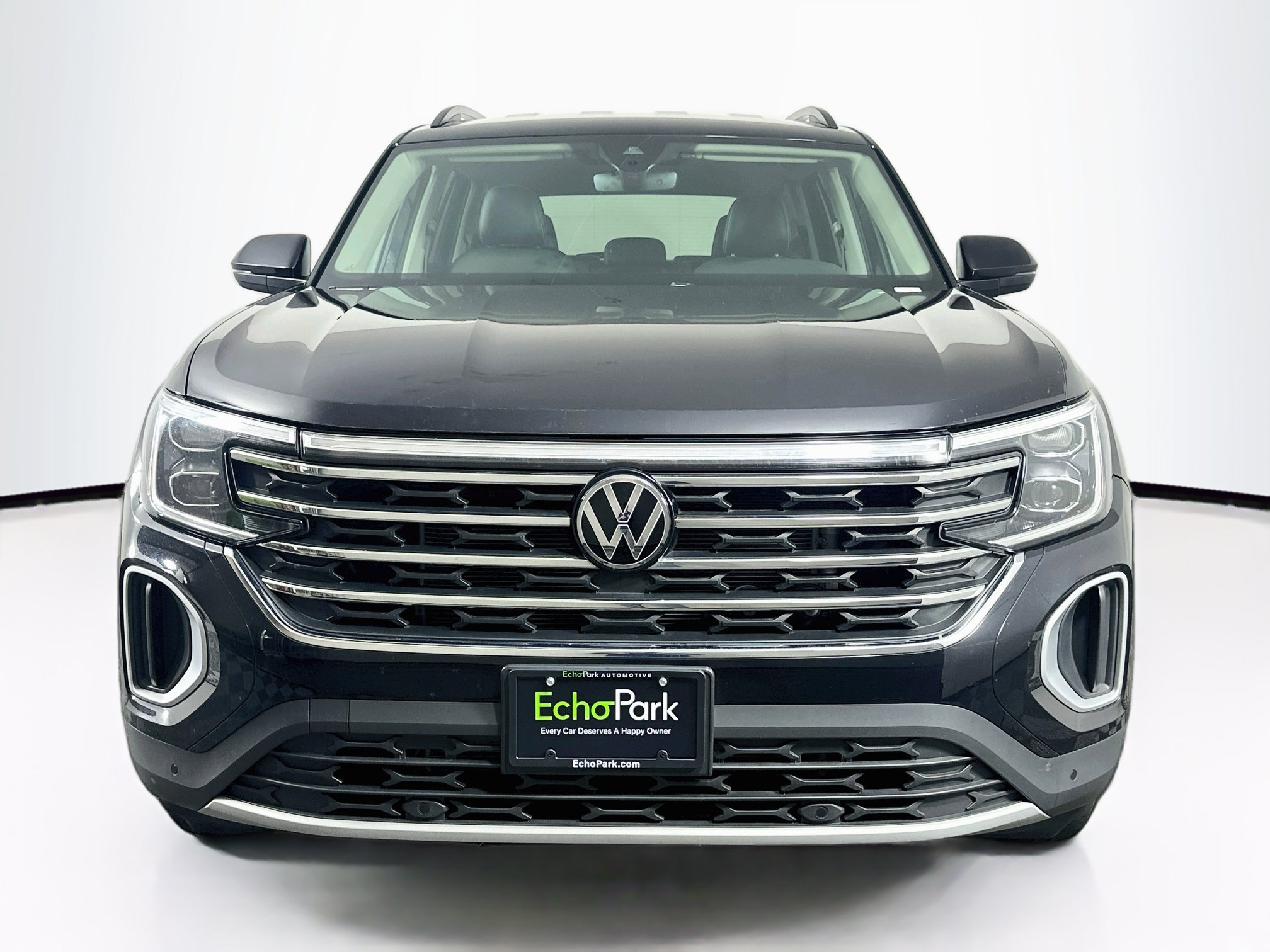 Used 2025 Volkswagen Atlas SE AWD/4WD image 2