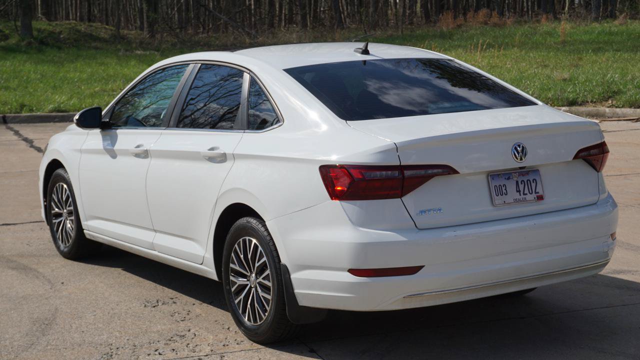 Used 2021 Volkswagen Jetta SE FWD image 3