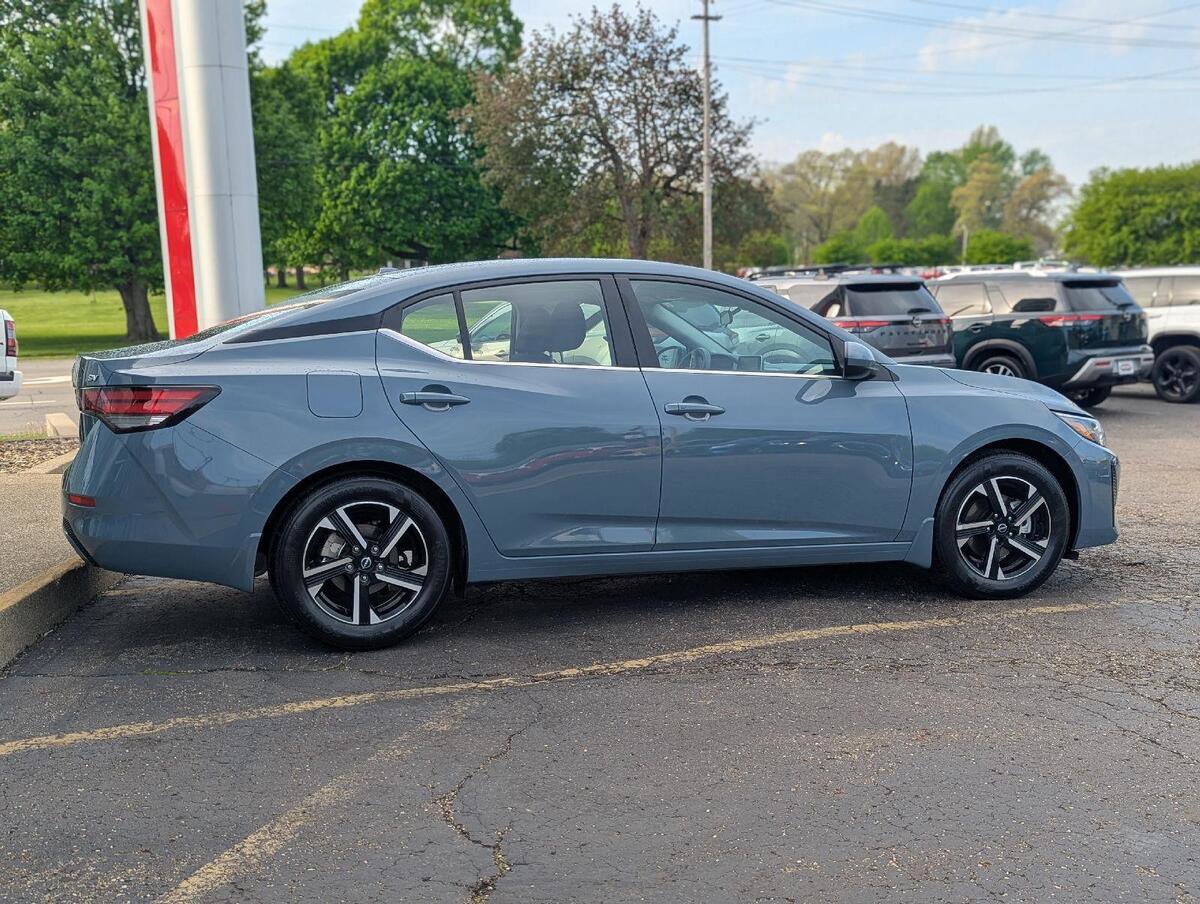 Used 2024 Nissan Sentra SV FWD image 8