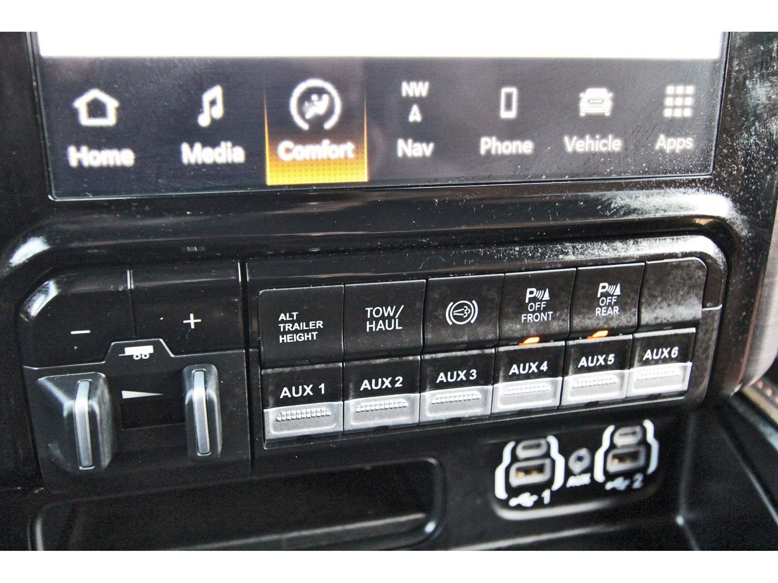 Used 2024 RAM 3500 Limited w/ Safety Group image 29