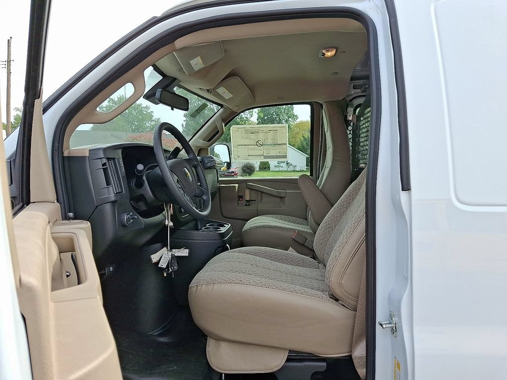 New 2025 Chevrolet Express 3500 w/ Driver Convenience Package RWD image 10