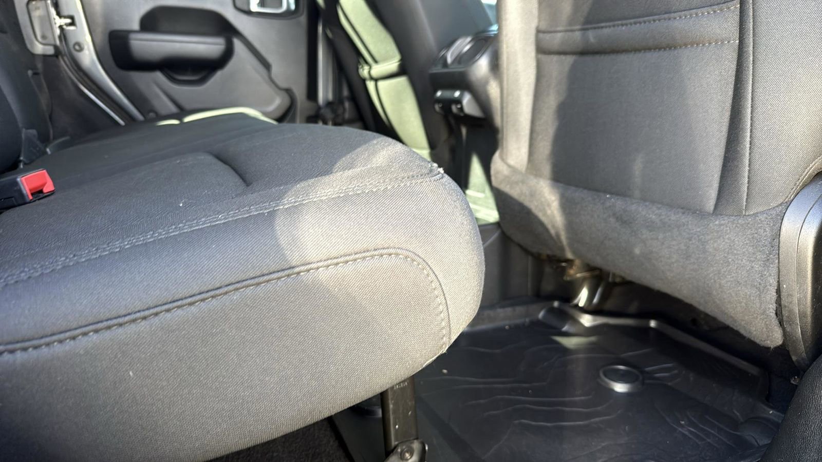 Used 2022 Jeep Wrangler Unlimited Sport image 27