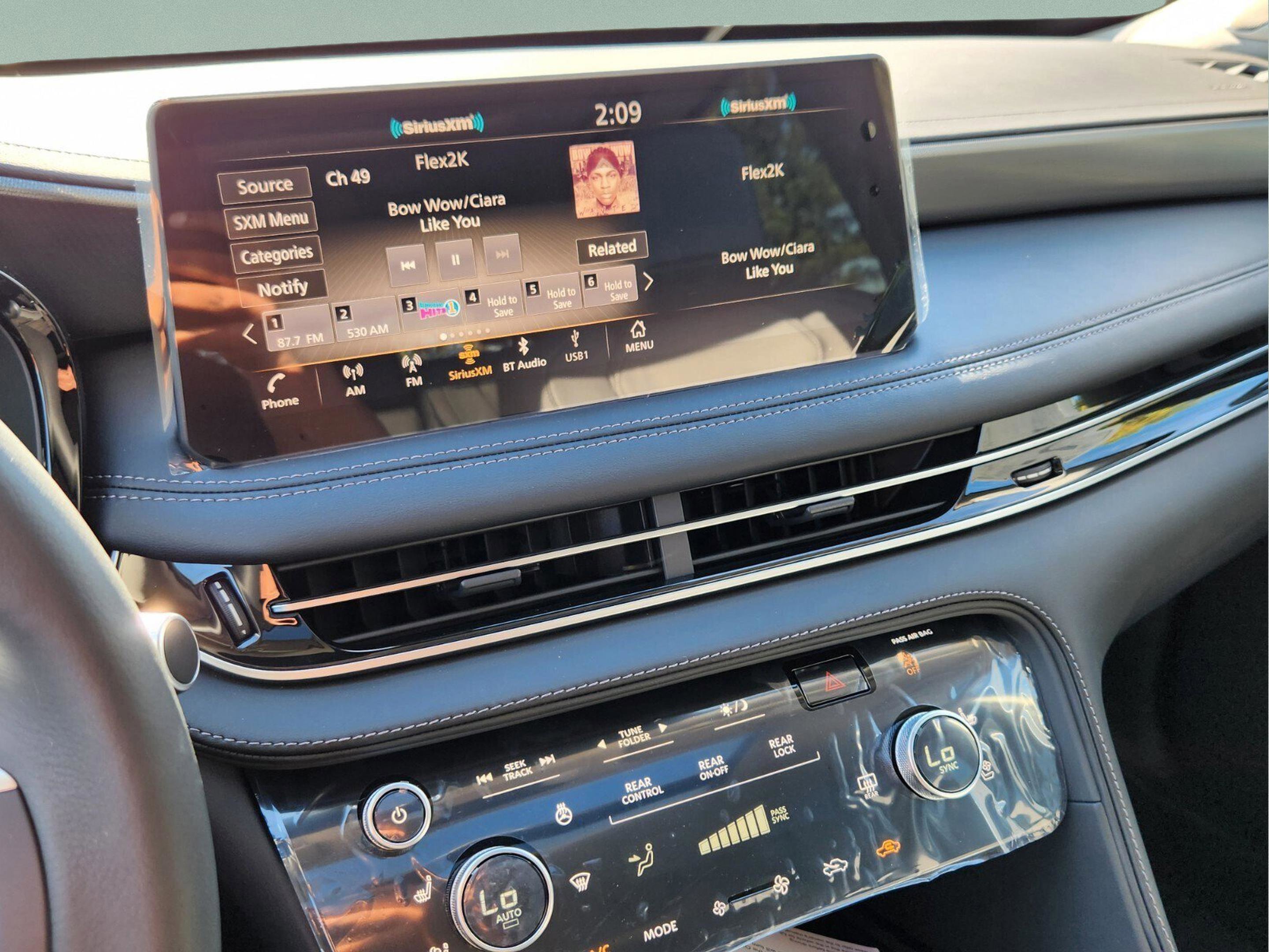 Certified 2025 INFINITI QX60 Luxe w/ Vision Package image 17