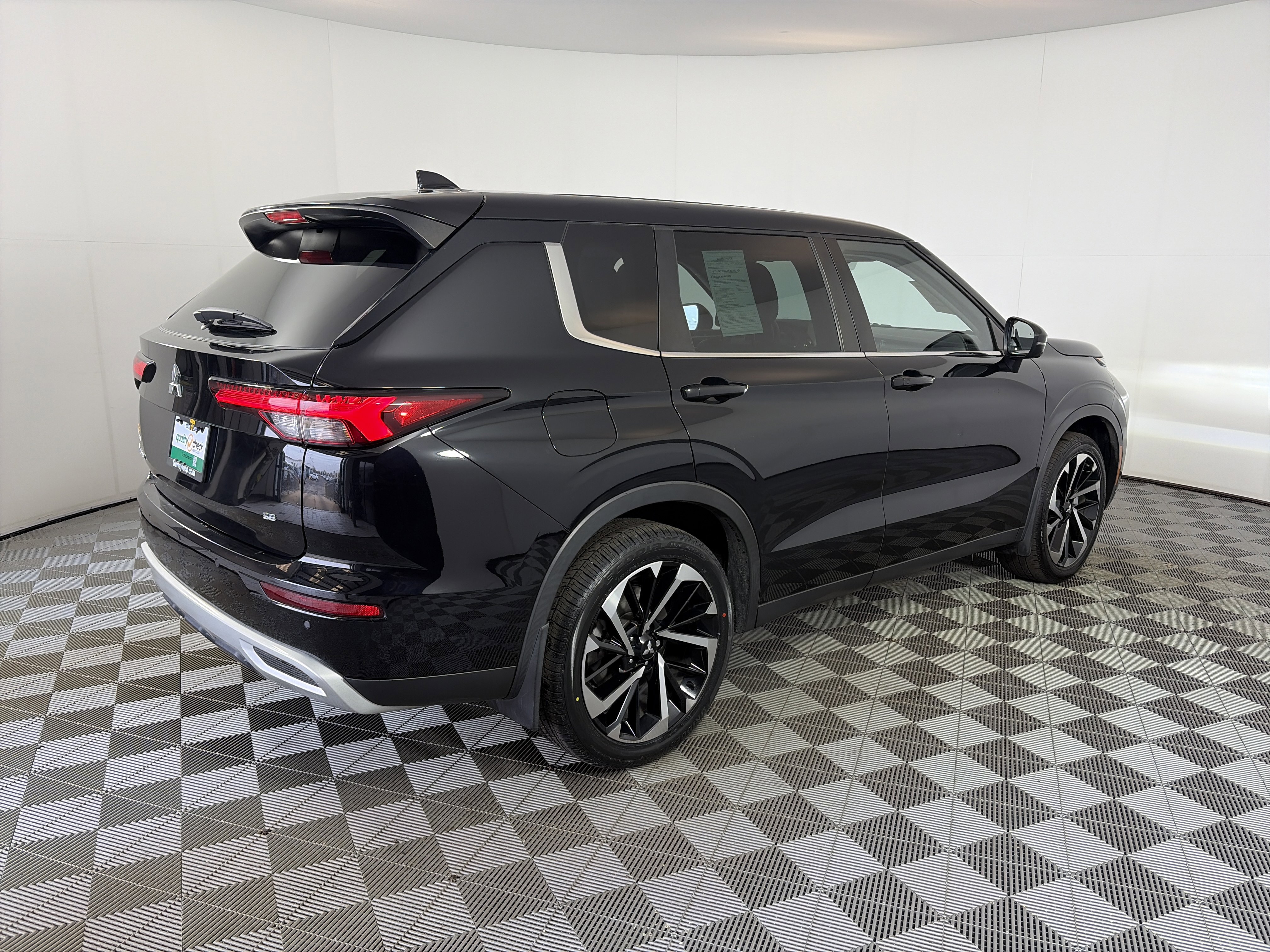 Used 2022 Mitsubishi Outlander SE image 11