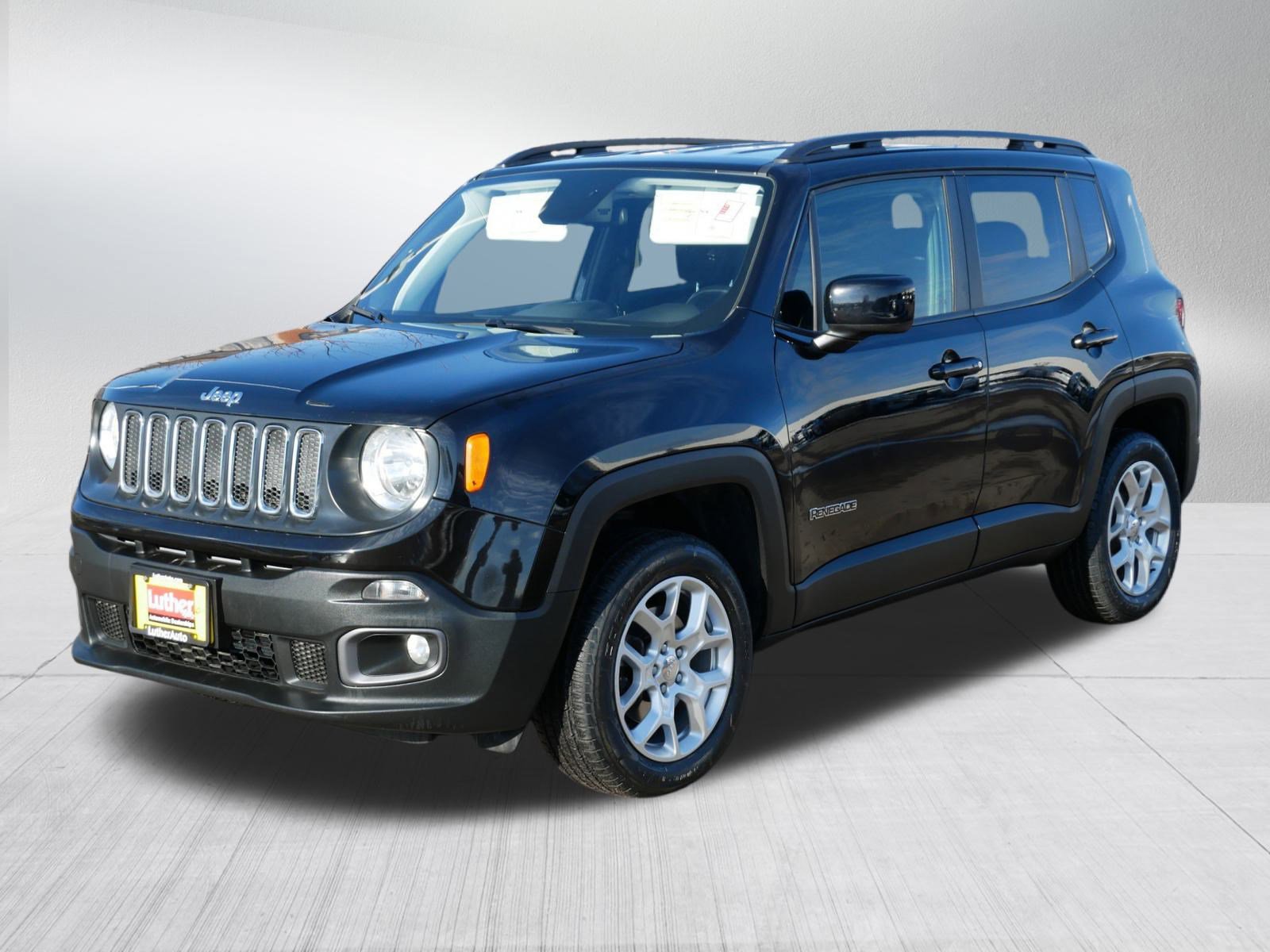 Used 2018 Jeep Renegade Latitude w/ Cold Weather Group image 3