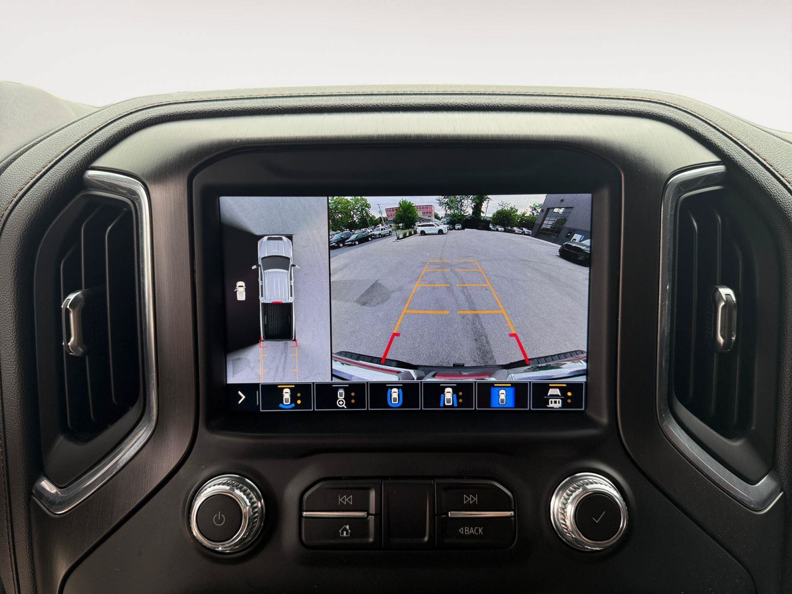 Used 2021 GMC Sierra 2500 AT4 w/ AT4 Premium Plus Package AWD/4WD image 18