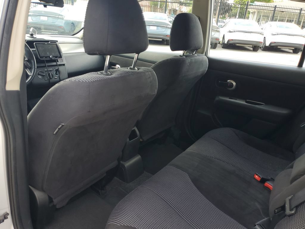 Used 2010 Nissan Versa Hatchback w/ Premium Pkg FWD image 10