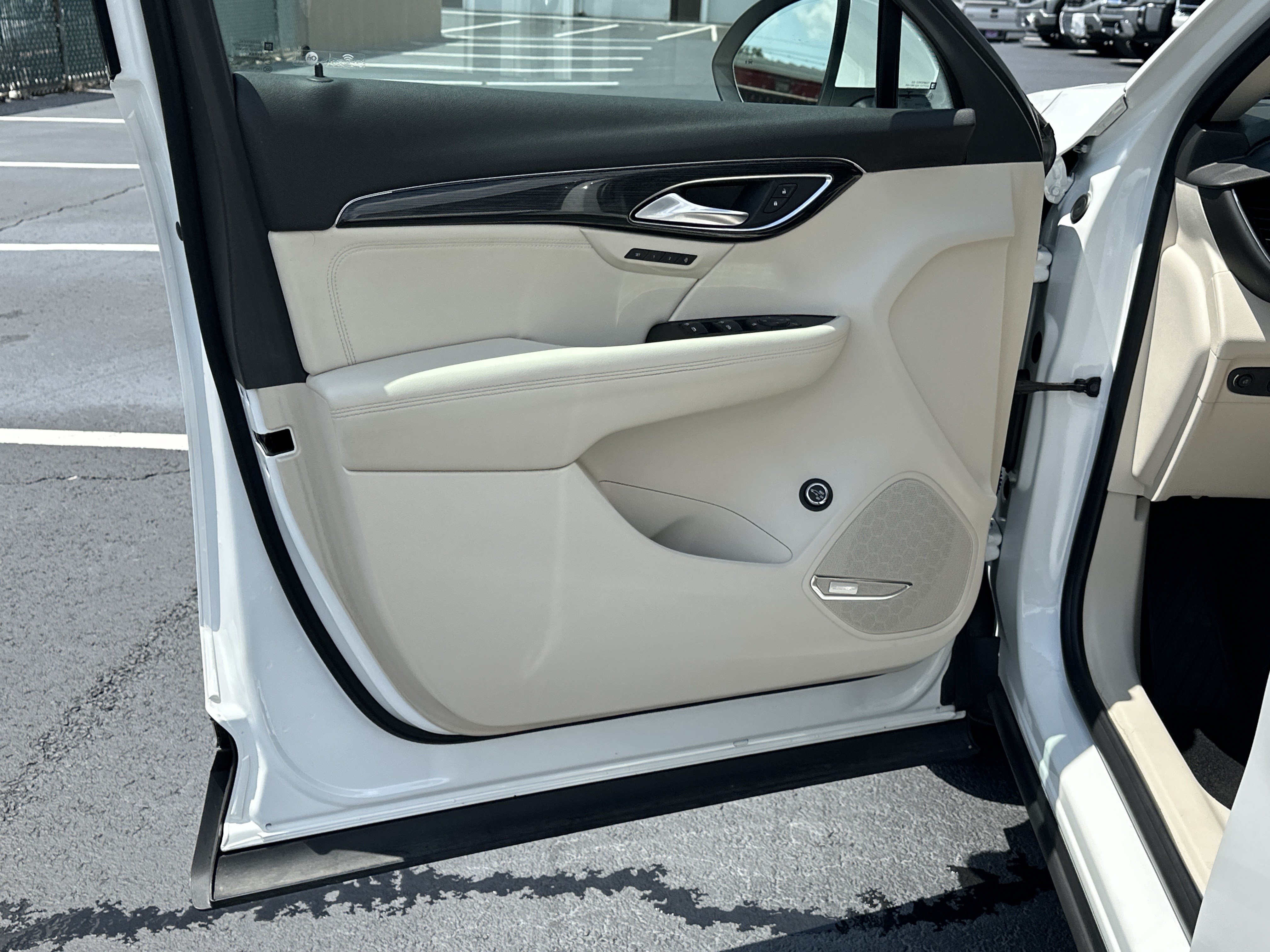 Used 2021 Buick Envision Essence w/ Technology Package I FWD image 10