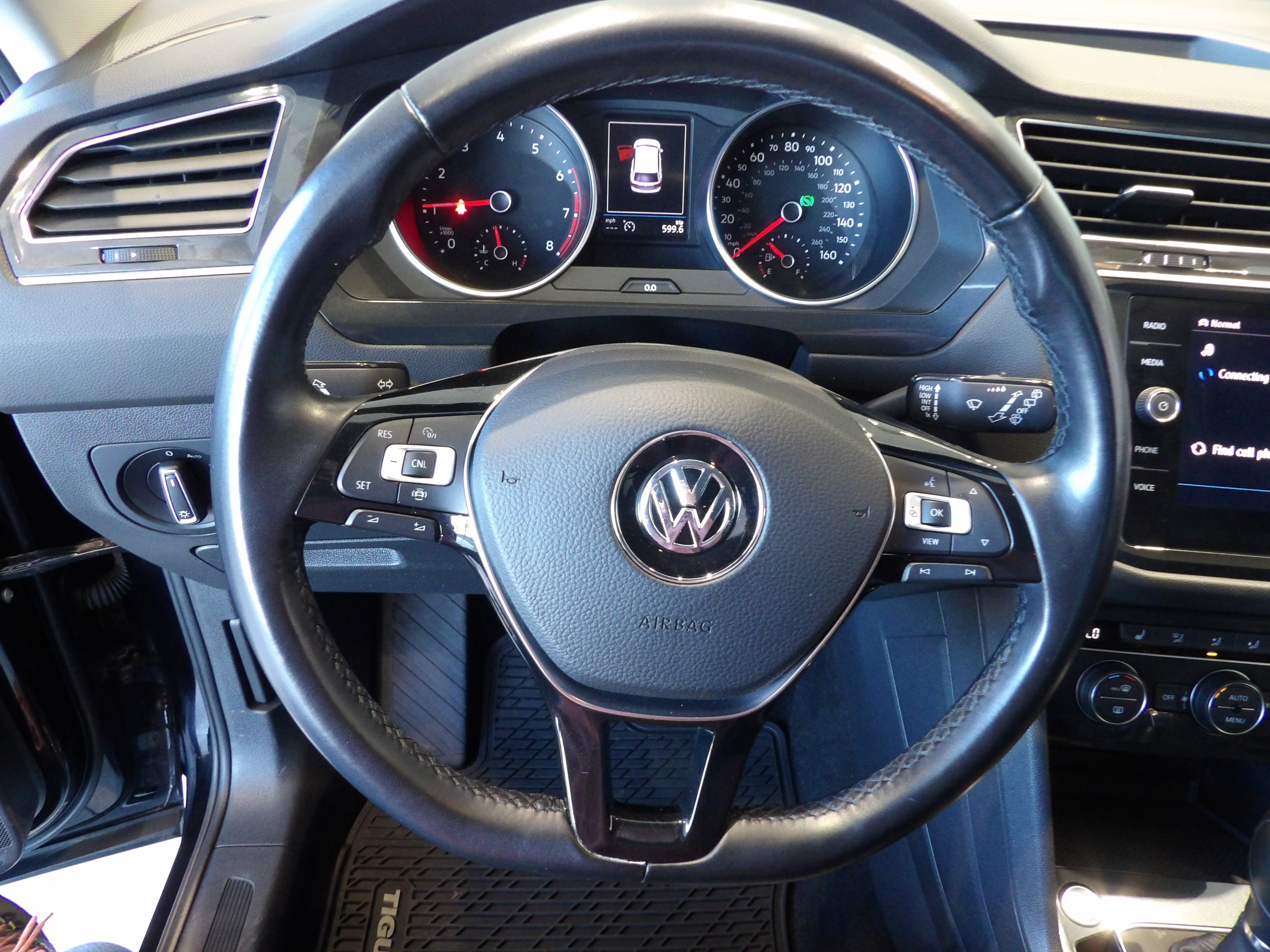 Used 2019 Volkswagen Tiguan SE AWD/4WD image 11
