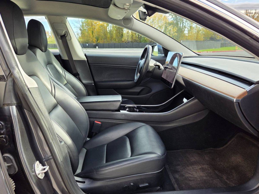 Used 2018 Tesla Model 3 Long Range image 14