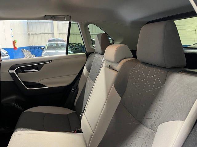 Used 2020 Toyota RAV4 XLE w/ Convenience Package FWD image 17