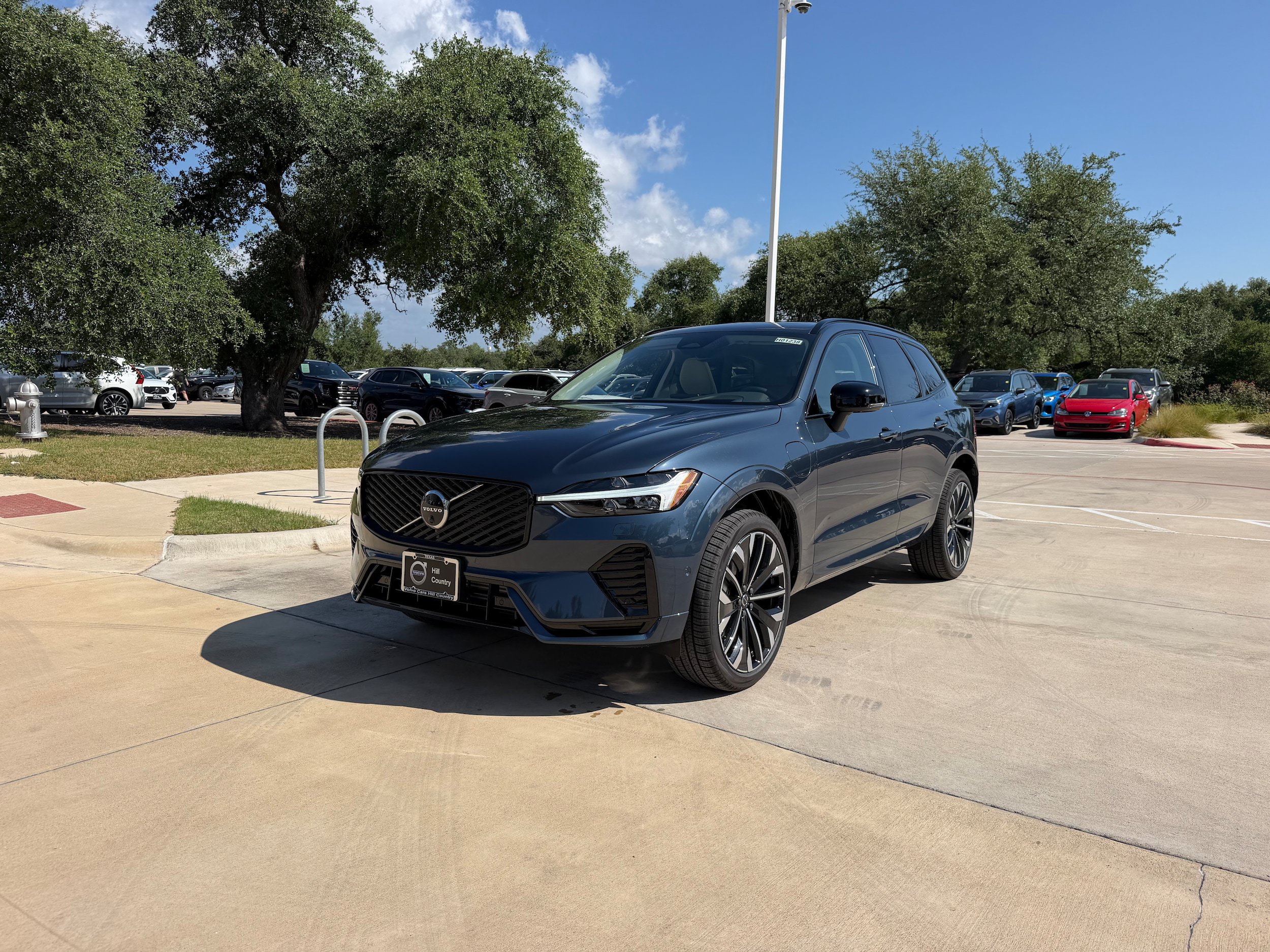 New 2026 Volvo XC60 T8 Ultra w/ Protection Package Premier AWD/4WD image 2