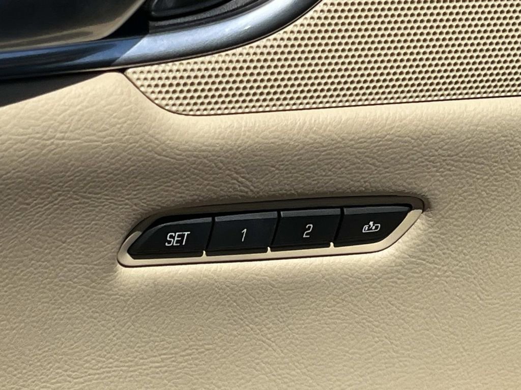 Used 2017 Cadillac XT5 Luxury image 26