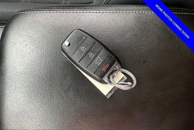 Used 2019 Kia Sorento L image 11