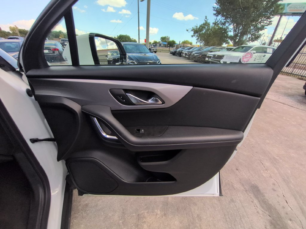 Used 2025 Chevrolet Blazer LT FWD image 32