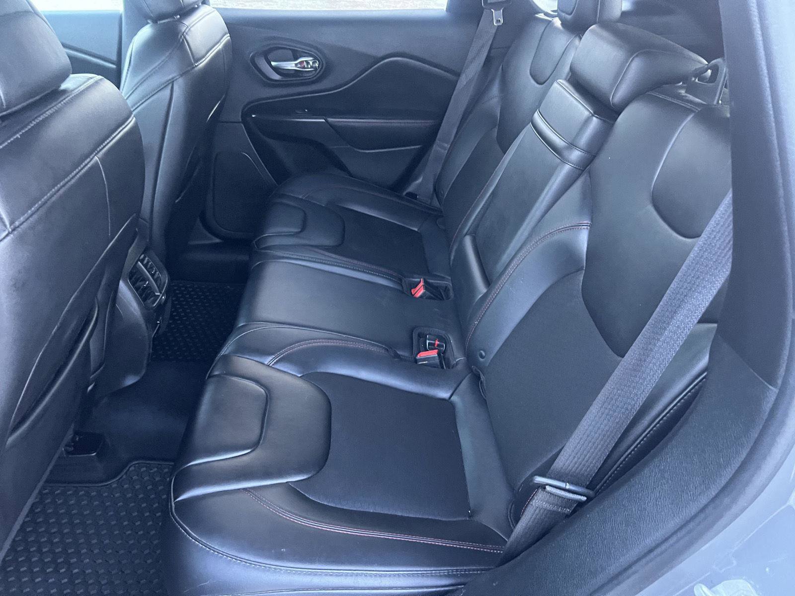 Used 2019 Jeep Cherokee Trailhawk w/ Cold Weather Group image 21