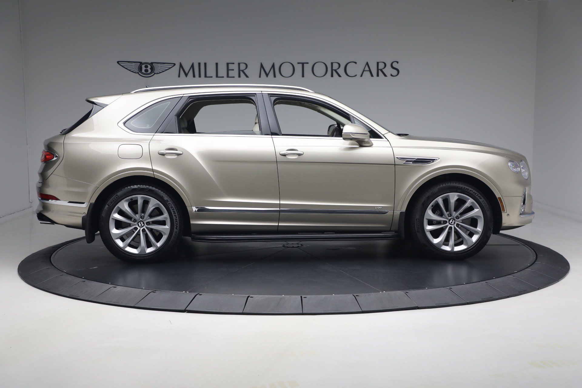 Certified 2021 Bentley Bentayga AWD/4WD image 9