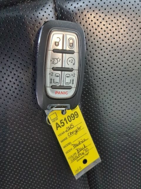Used 2025 Chrysler Pacifica Limited FWD image 34