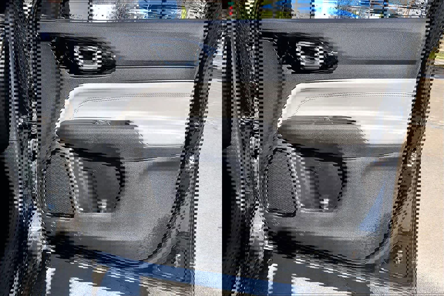 Used 2025 Jeep Compass Limited image 22