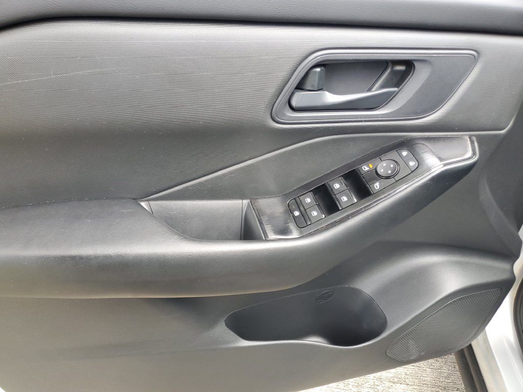 Certified 2024 Nissan Rogue S FWD image 17