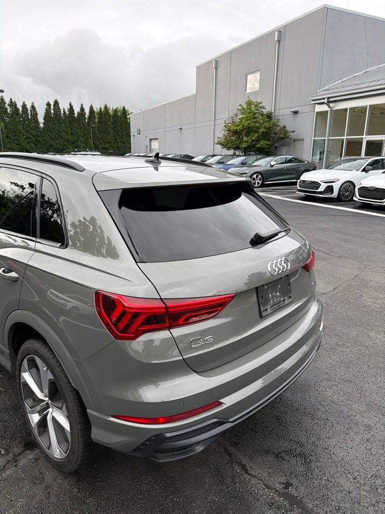 Used 2021 Audi Q3 2.0T Premium Plus w/ Premium Plus Package AWD/4WD image 12