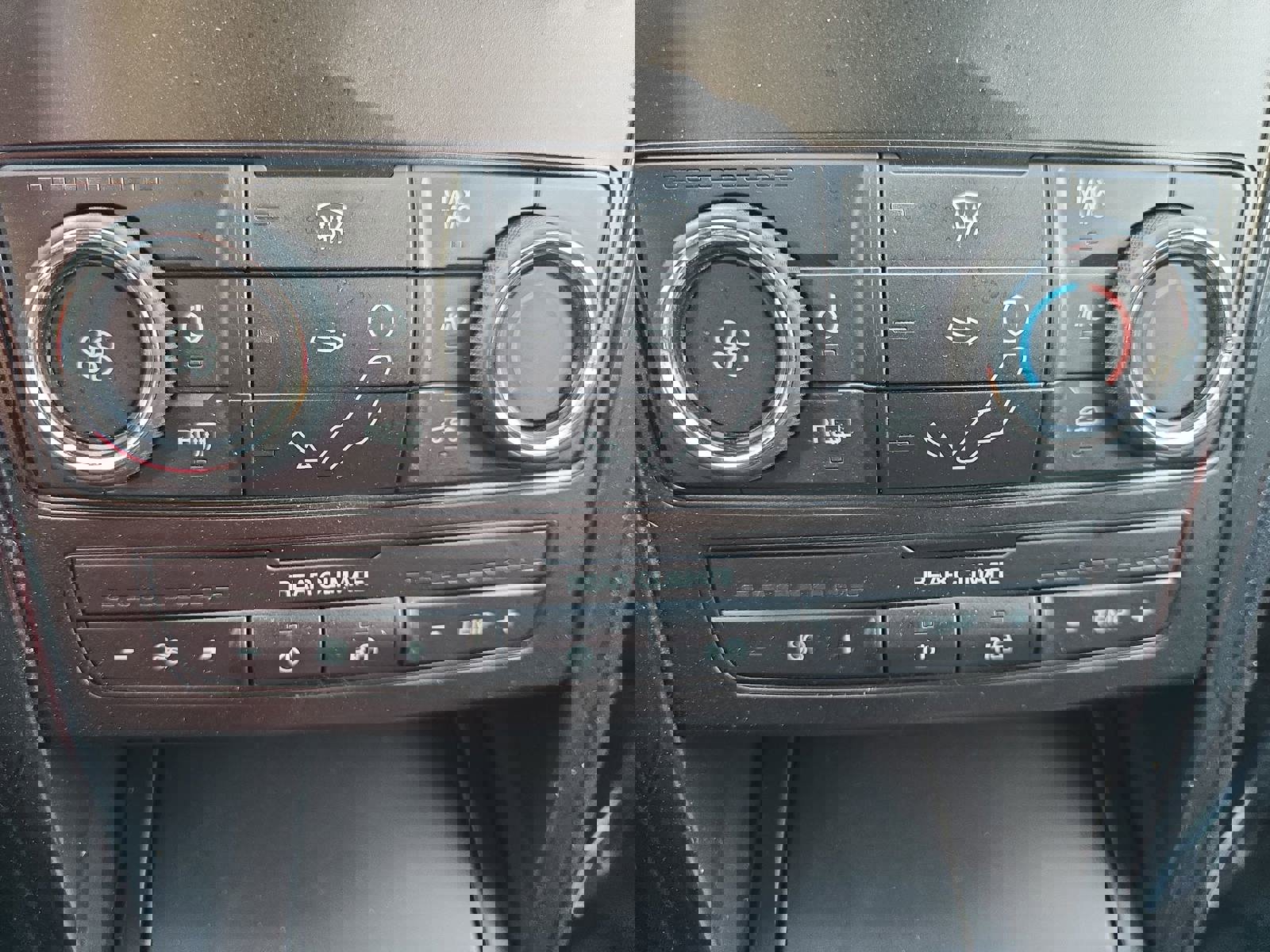 Used 2018 Ford Explorer XLT image 21