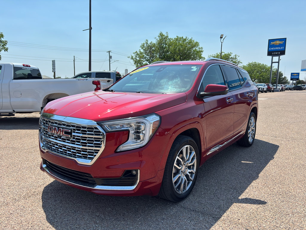 Used 2023 GMC Terrain Denali w/ Denali Premium Package AWD/4WD image 4