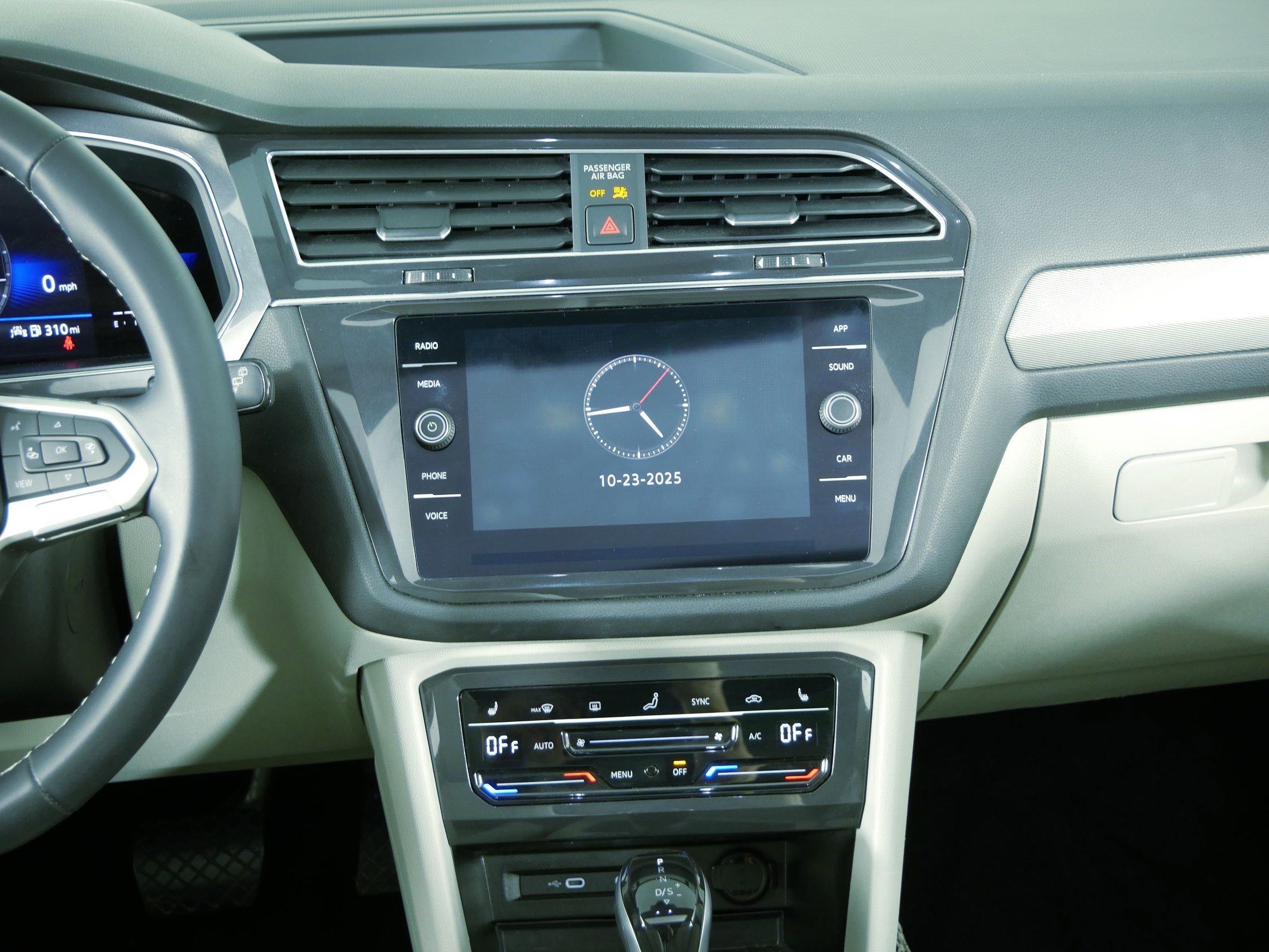 Certified 2022 Volkswagen Tiguan SE w/ Panoramic Sunroof Package image 17