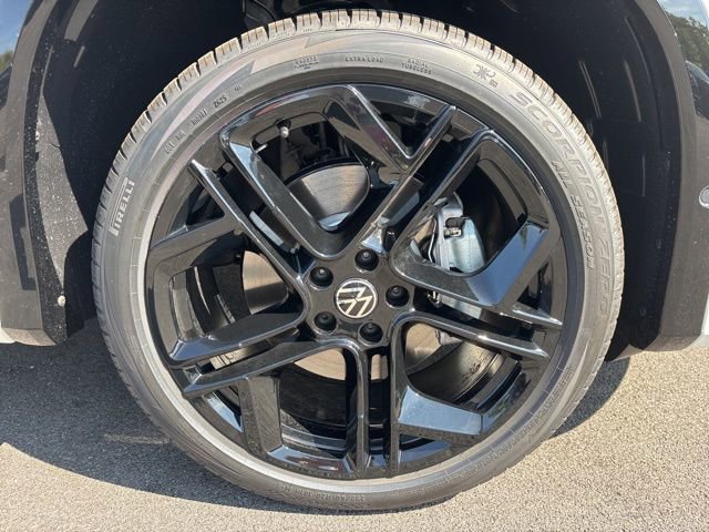 New 2025 Volkswagen Tiguan SE R-Line image 17