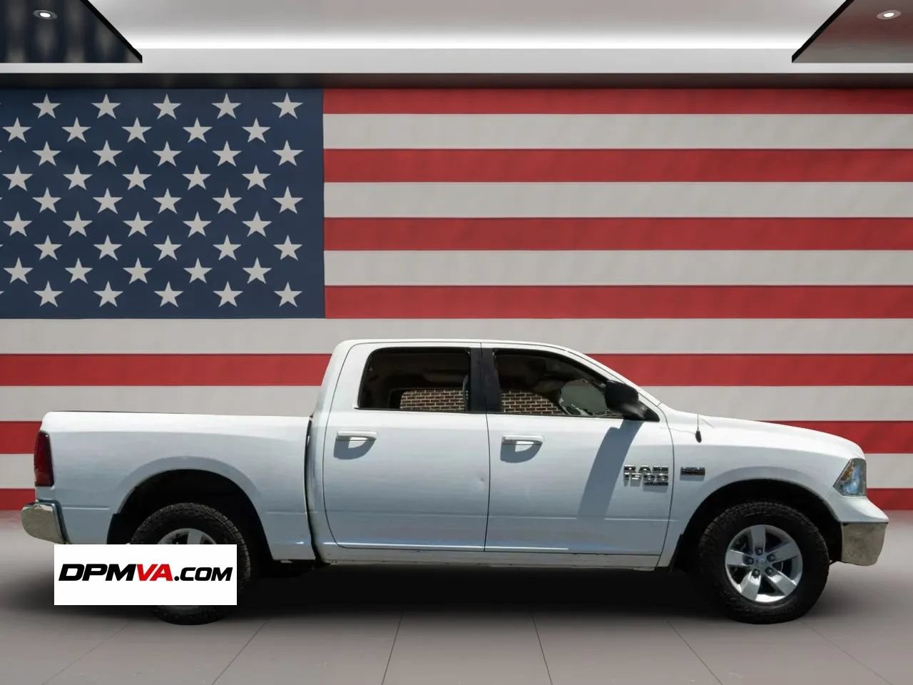 Used 2019 RAM 1500 Classic SLT w/ Protection Group AWD/4WD image 2