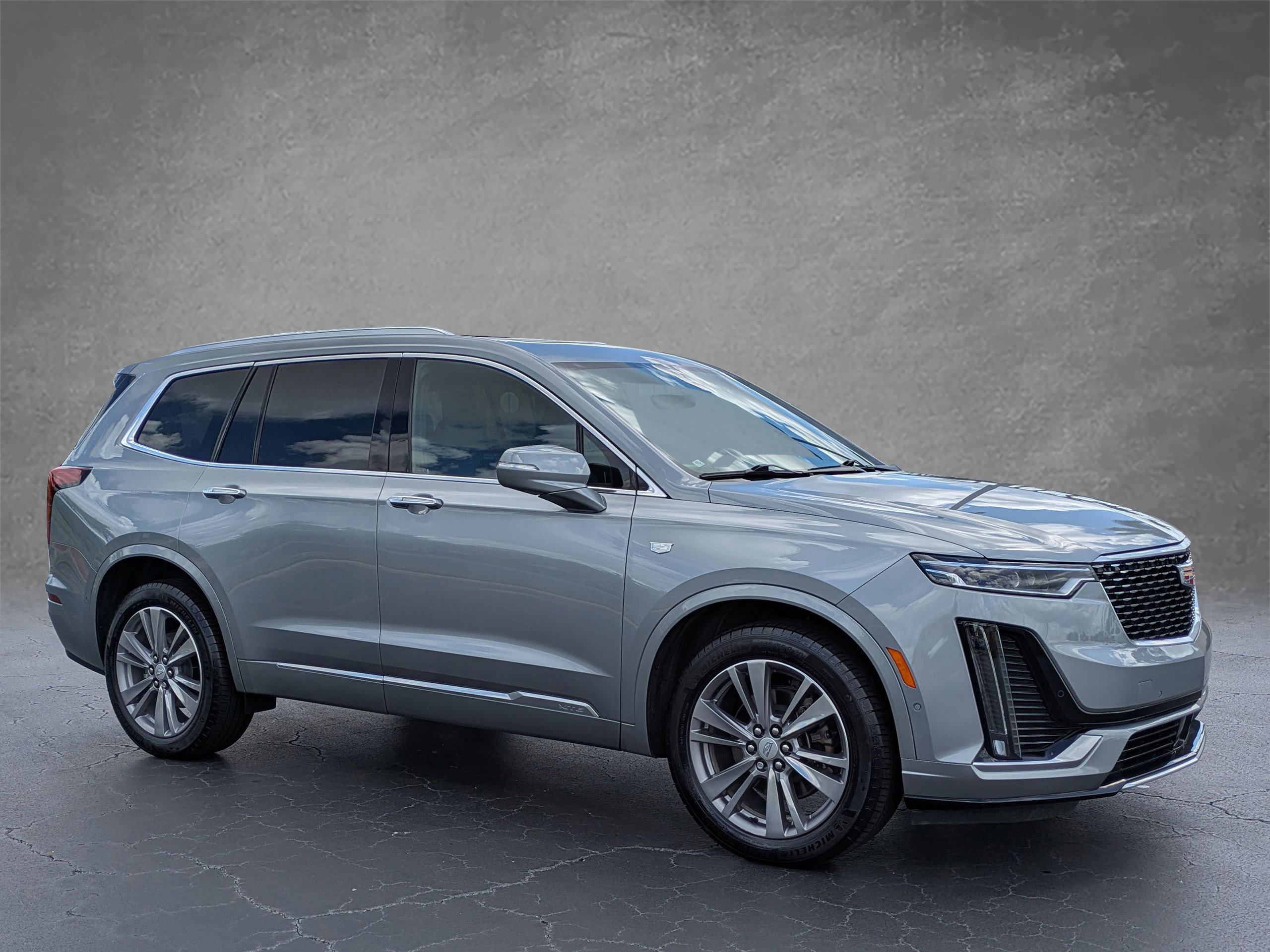 Used 2025 Cadillac XT6 Premium Luxury w/ Platinum Package AWD/4WD image 7