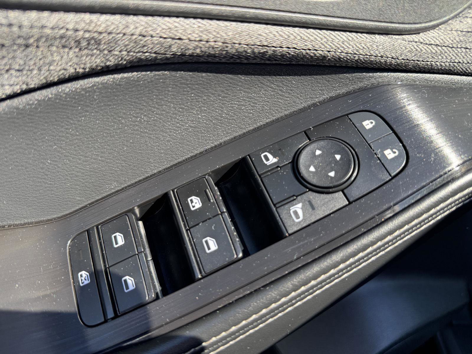Used 2023 Nissan Rogue SV AWD/4WD image 16