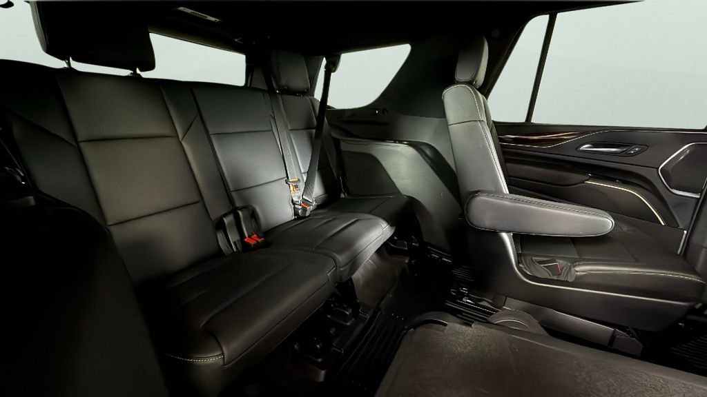 Used 2022 Cadillac Escalade Luxury image 32