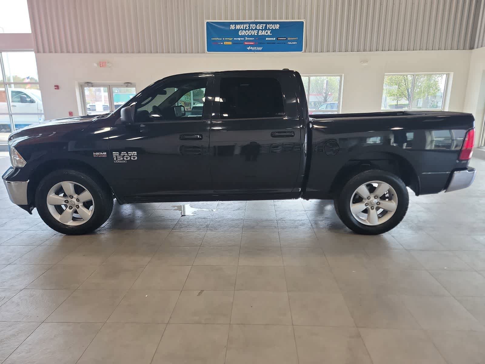 Used 2019 RAM 1500 Classic SLT AWD/4WD image 14